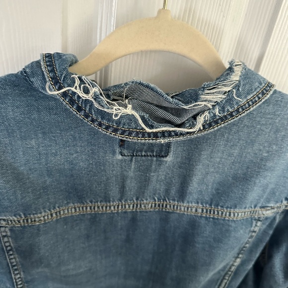 American Eagle Outfitters Light Blue Denim Jacket - Picture 3 of 7